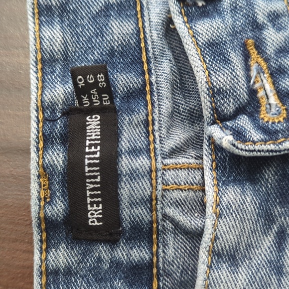 Pretty Little Thing High Waisted Ripped Jeans - Picture 6 of 8